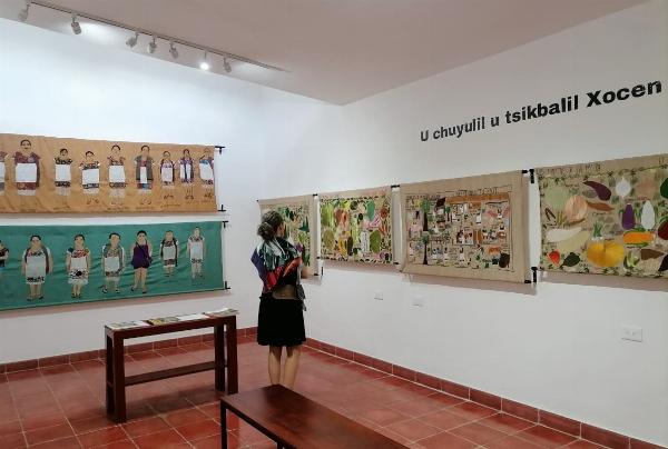 The exhibition “U chuyulil u tsikbalil Xocen” explores the life of a Mayan community.