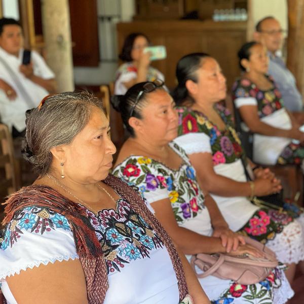 Entrega de Certificados de "Maestras de Bordado"