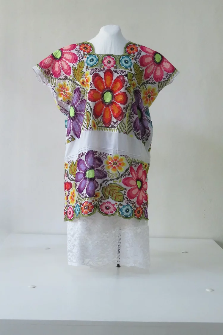 Hipil y fustán de mujer de San José Oriente